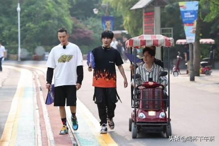 大张伟戚薇:你见过娱乐圈里最尴尬的事情是什么