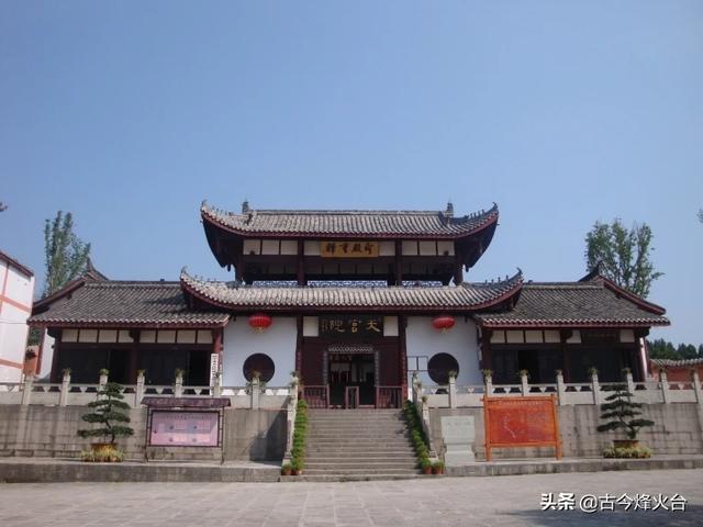 赤胸朱顶雀手机竖屏壁纸:“一代妖人”袁天罡之死，历史上袁天罡到底是怎样的人？