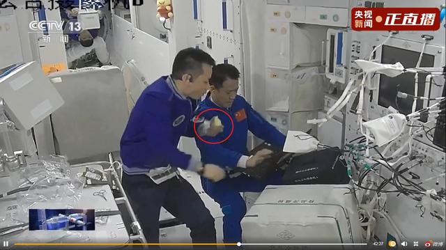 宇航员在太空中禁欲的吗，航天员在空间站的吃喝拉撒睡，与地球人有什么不同？