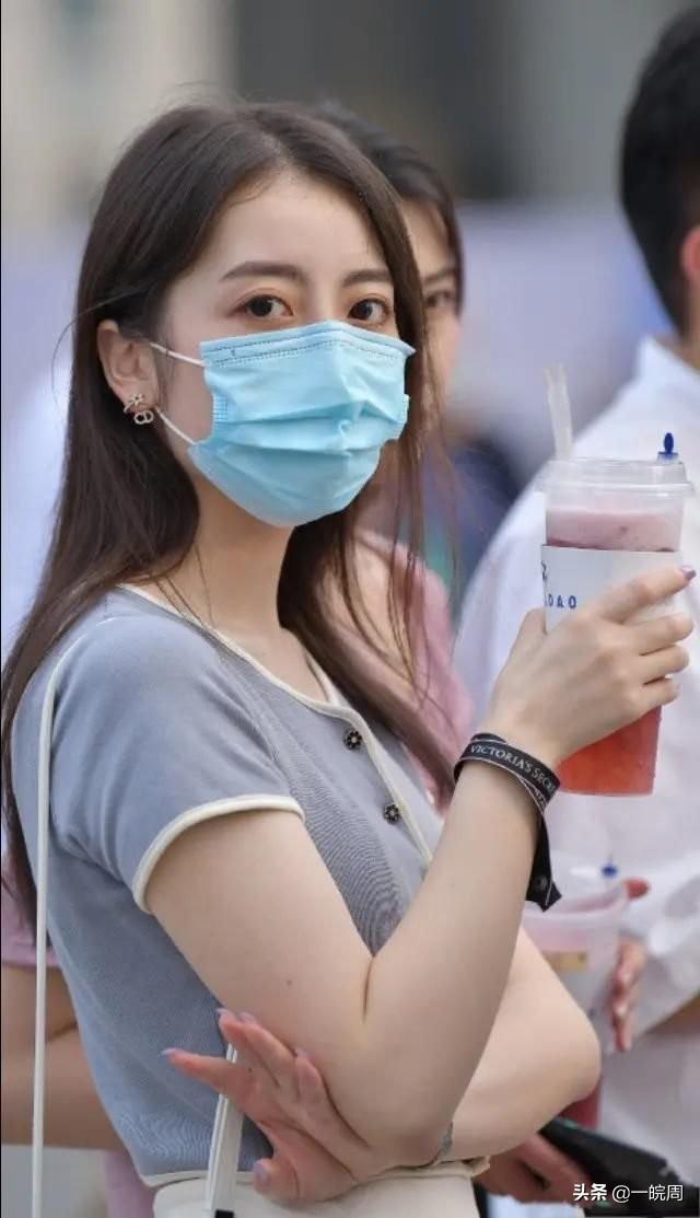 关于情绪的句子喜怒哀乐:有哪些皮一下就很开心的句子？(一句很秀很皮的句子)