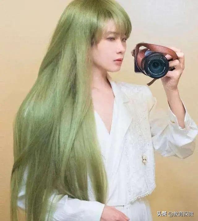 余丽莎:许可馨改名许立娜，今天凌晨连续发表3个动态，说明了什么？