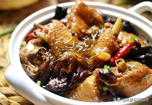李佳琦给金靖过生日:老婆的生日要到了送什么呢！贵了又买不起几百的又不知道买什么