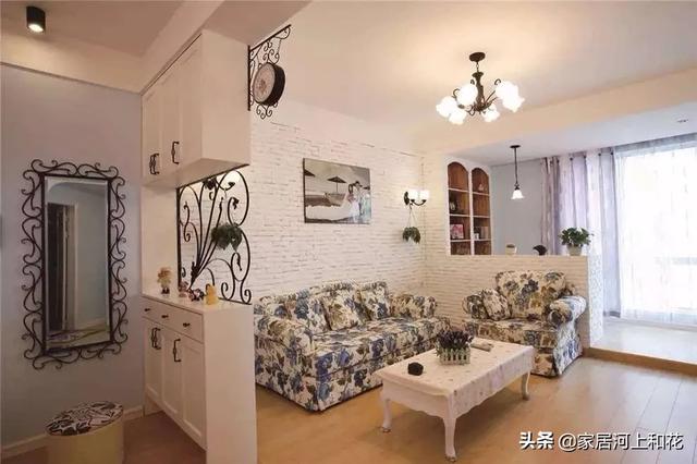 开门就对着客厅，要装个小屏风或者隔断吗