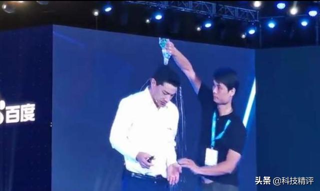 宏颜获水,从复旦女生尬舞到演讲砸场,为啥受伤的总是李彦宏？