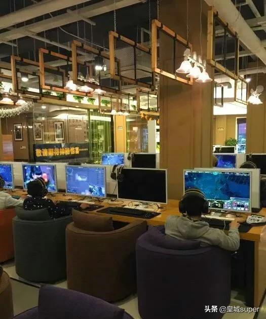 外卖,餐饮,娱乐,电视剧,新闻文化,各种东西慢慢的可以在网咖当中找到!