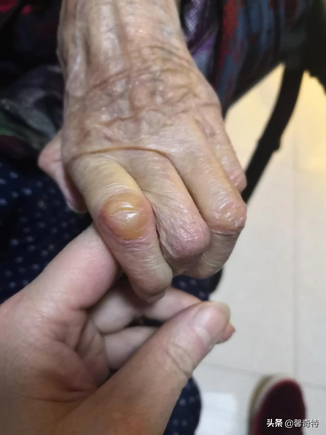 家里的老人闹得一大家人不得安宁,该怎么办？