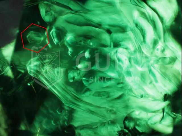 如何判断石头是不是玉石,怎样辨别一块石头是不是玉？需要详细回答？