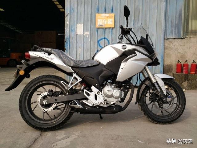 头条问答 - 60岁想买辆摩托车,五羊本田190x和豪爵铃木gz150哪个更