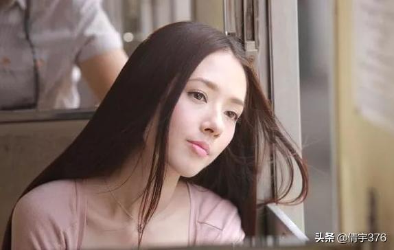 郭碧婷素颜:素颜出门的人是种怎样的感受？什么情况下你会素颜出门？