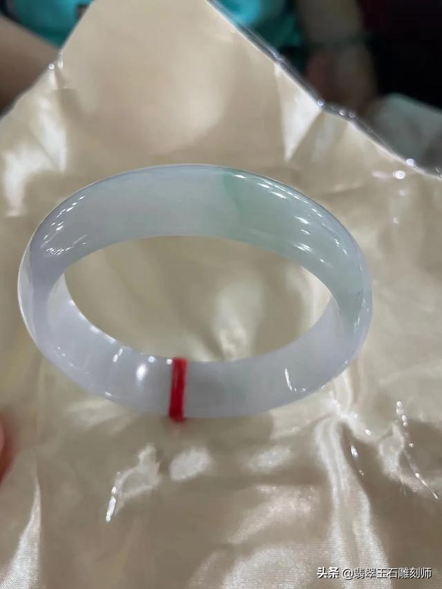 圆条手镯8毫米细吗,看看这条镯子品质怎么样？