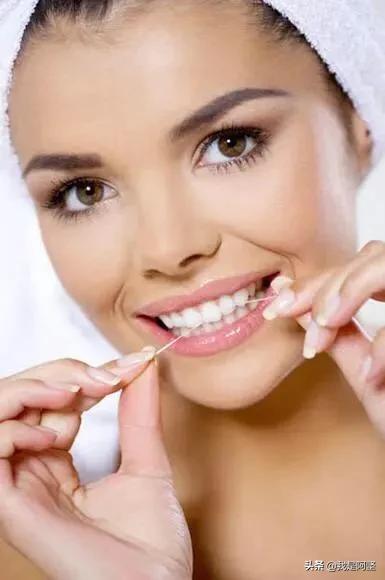 为何刷牙都不能完全清洁牙齿残留物，还有何更好的辅助办法吗？
