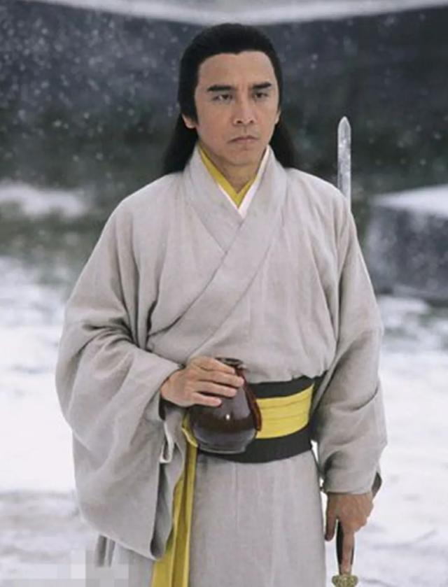 你觉得黄药师的师傅是谁？会存在于《天龙八部》里面吗？