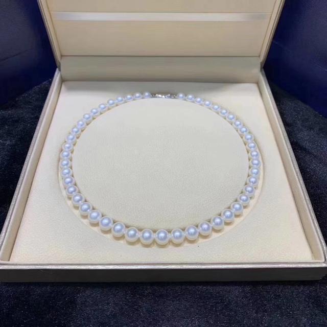 香港拍卖会上的顶级翡翠手镯,世界上最昂贵的手饰有哪些？