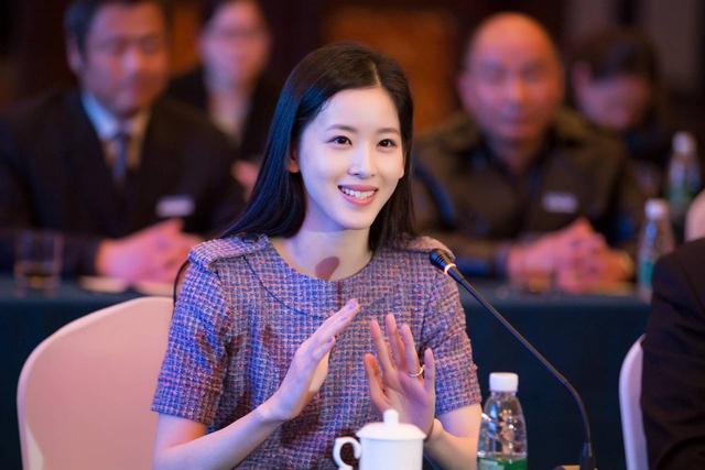 章泽天图片:为什么说章泽天是一个狠角色？