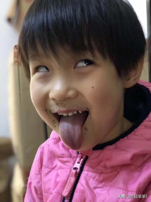 单位女同事,我亲她,她没躲,想跟她处关系,她不同意是怎么回事？
