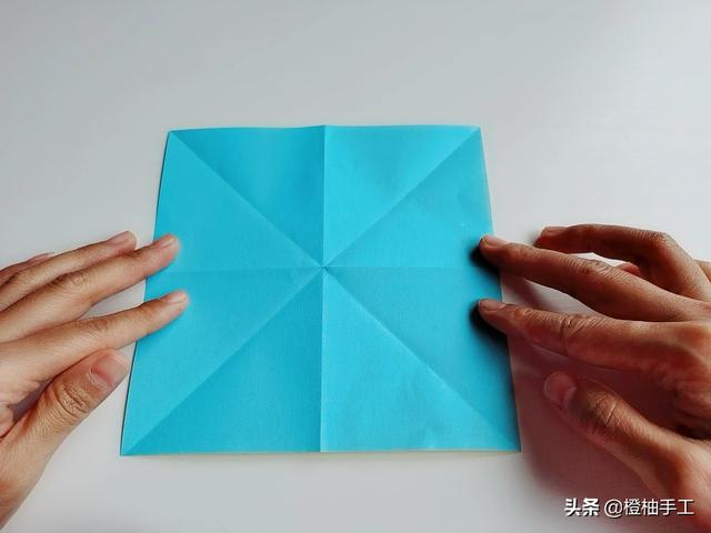 折耳兔怎么画简单:可不可以给我简易说一下皮卡丘书签怎么折？
