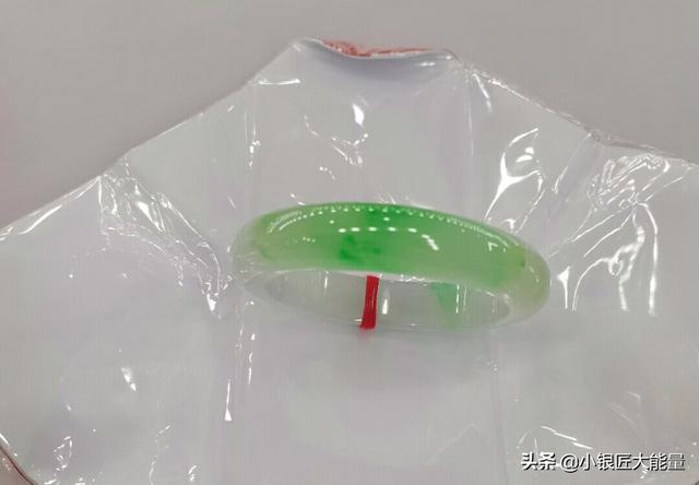 翡翠镯子全是棉为何还那么贵,为什么翡翠珠链是翡翠饰品里最贵的？