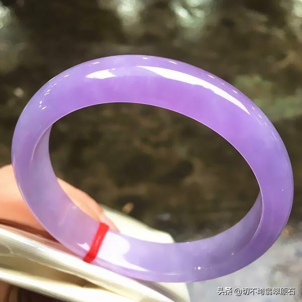 6000元春带彩手镯,春带彩的翡翠是什么档次？