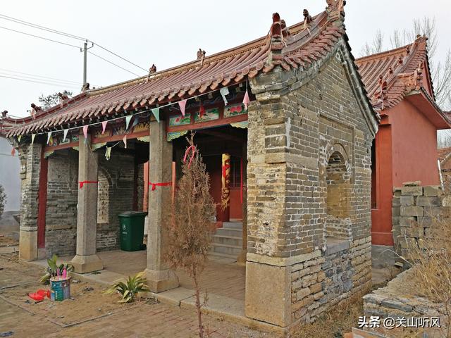 农村俗语说：宁住庙前、不住庙后,宁住庙左、不住庙右,有啥道理？