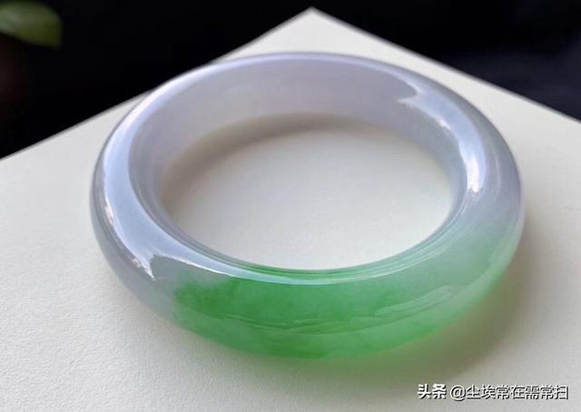 怎样才能买到好的玉手镯,买玉手镯在哪里买比较好，才能不买到假货？