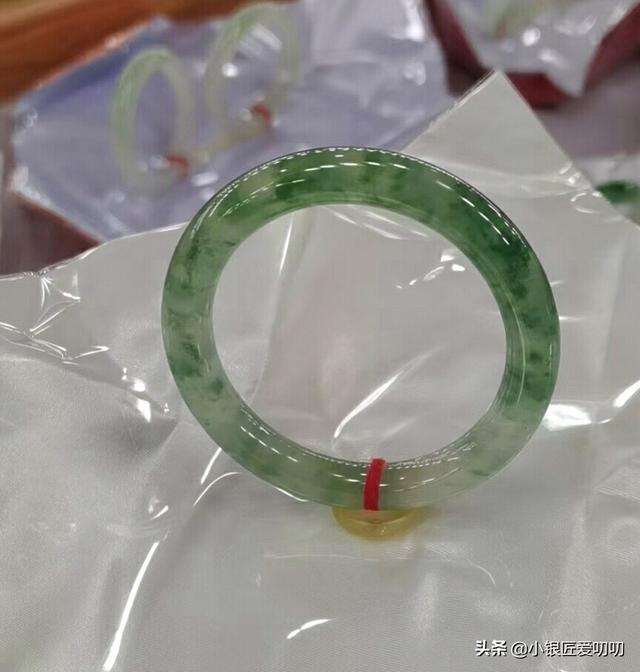 20万以上的玉镯图片,为什么这样的手镯值100万？