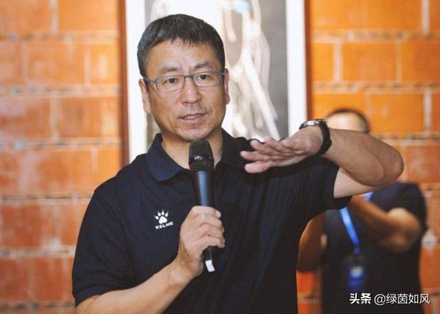 白岩松简介:为什么敬一丹老师说把这个主持人告诉白岩松是很高的评价？