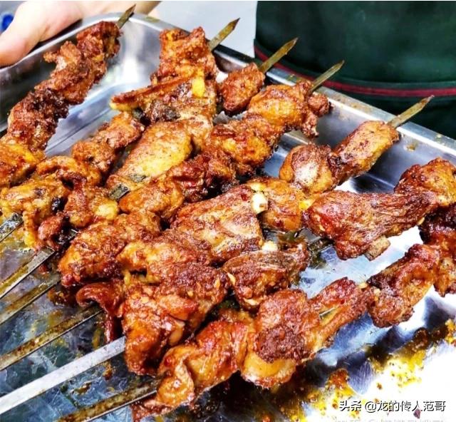 能不能推荐你们那儿的一、两种特色菜？如何烹饪？