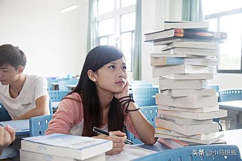 郑州90后活剥小狗图片疯传:为什么大学不能开学？不开学自己去学校可以吗？