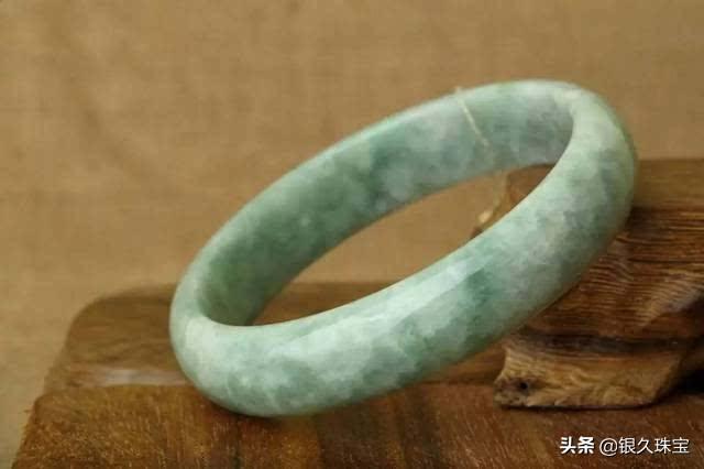 冰种春彩翡翠好不好,现在市场上翡翠冰种价格表现如何？