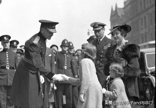 英国女王的狗狗:宠物纠纷，狗狗咬死了别人家的狗狗。我该怎么处理？