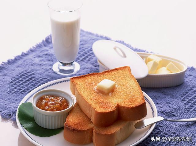 李文宏:小孩子早餐喝粥还是喝牛奶