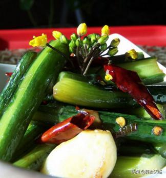 油菜苔怎么炒好吃，为什么炒红菜苔时要把头上的黄花去了？多可惜呀？