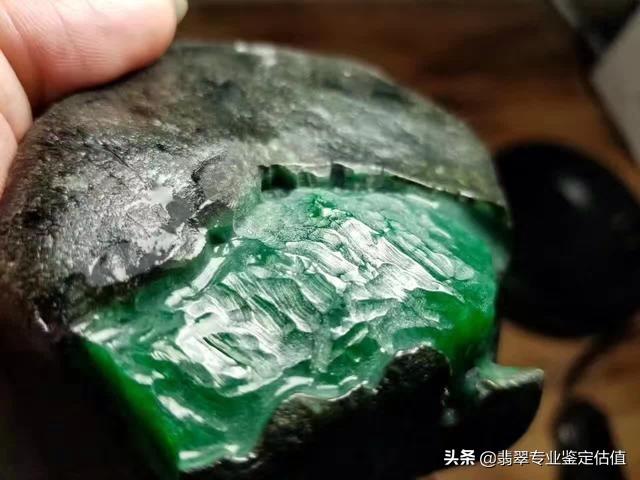 翡翠黑皮料是哪个场口,莫湾基铁锈皮一般出什么料子？
