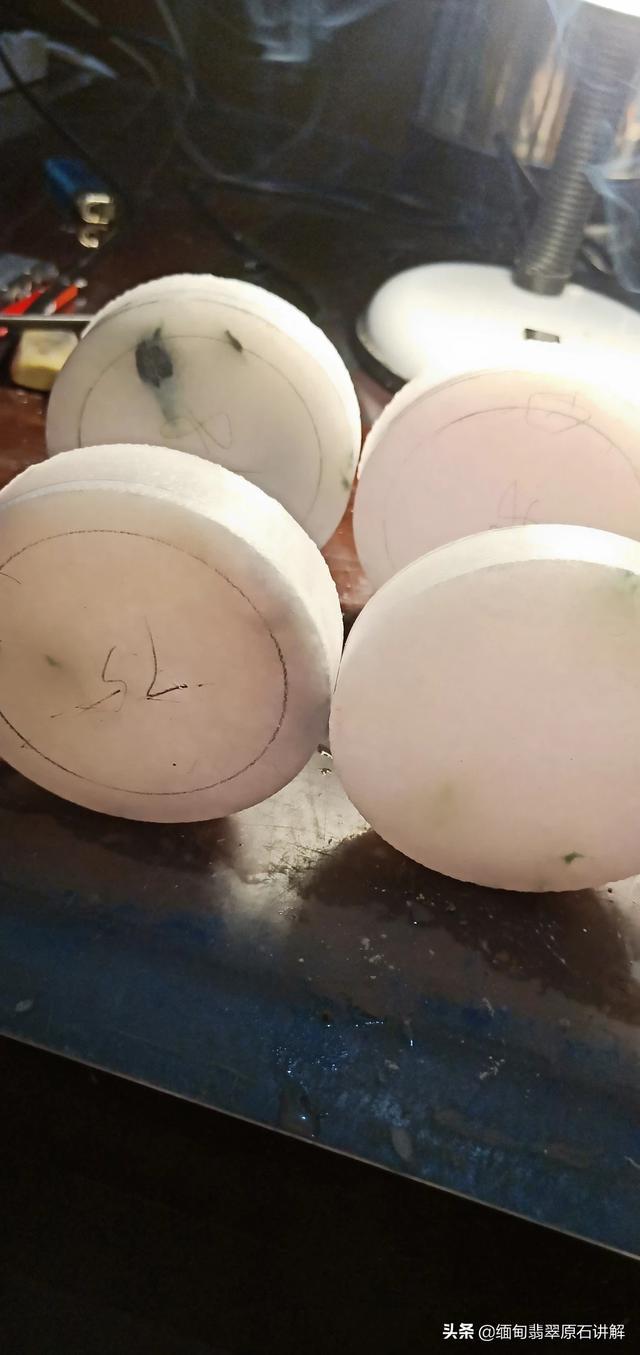 玉手镯哪里可以买到真的,在哪里可以买到真正的翡翠手镯啊？