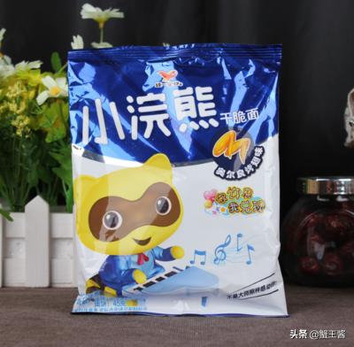 小浣熊方便面:有多少人喜欢吃小浣熊干脆面不放调料，这是一种怎样的体验？