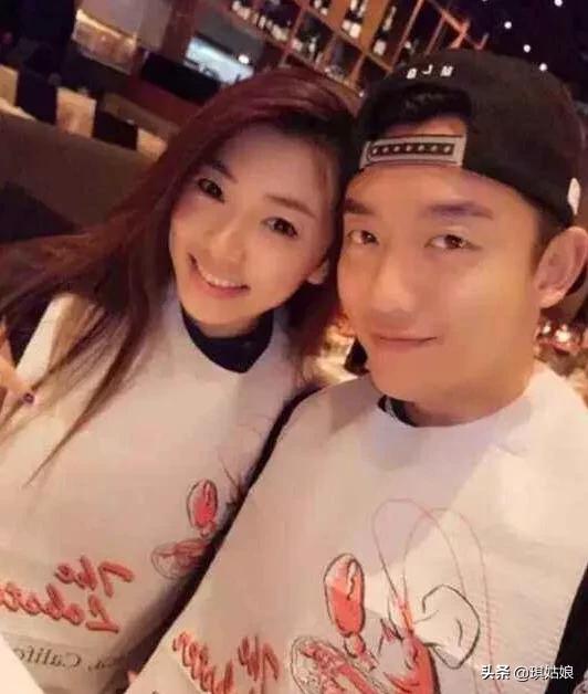 郑凯苗苗机场牵手:郑恺苗苗官宣结婚，你有什么想说的？