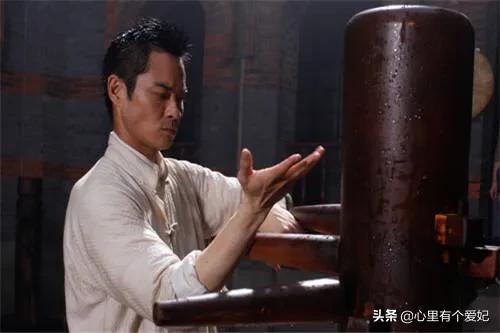 郑嘉颖电视剧:郑嘉颖版《叶问》里的陈华顺和鬼门龙二如果对战起来谁更厉害