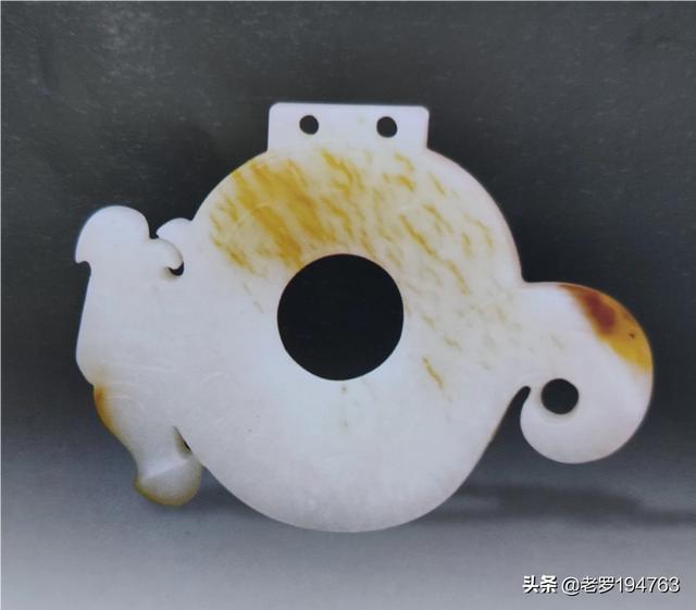 玉石越养越没有光泽，越盘越乌是为什么(玉镯越来越发乌是怎么回事)