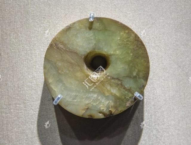 玉石打蜡是用液体石蜡吗,出土玉器表层为啥还有蜡？