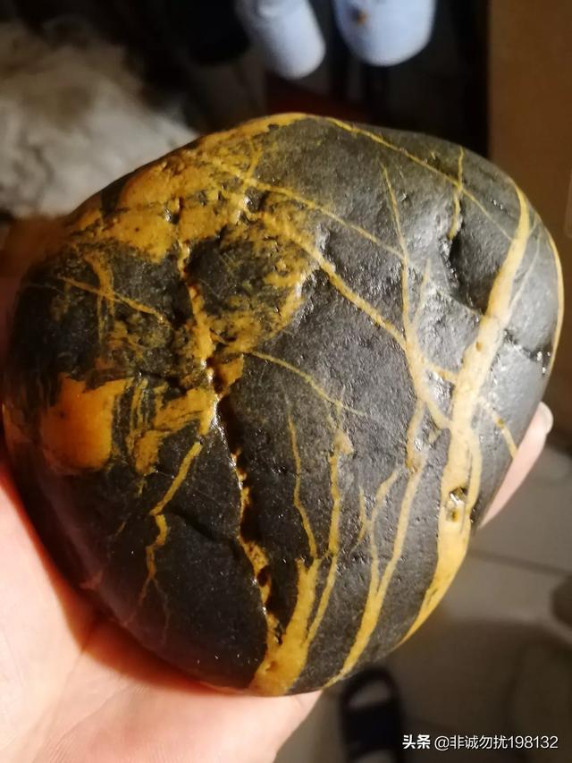 在当今收藏行业乱象丛生中,哪类藏品比较容易捡大漏呢？比如瓷器,钱币,铜杂等？