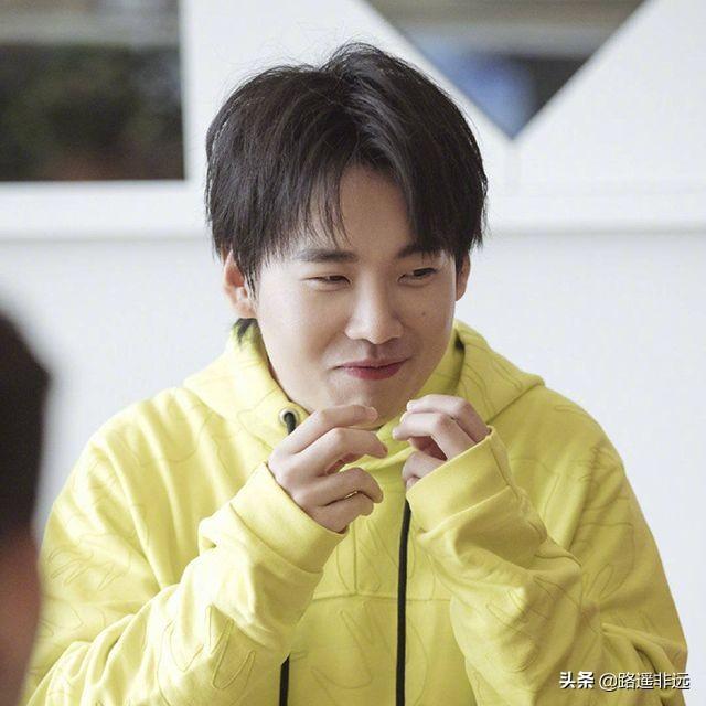 跑男华晨宇为什么哭:《王牌对王牌》中张歆艺说华晨宇之前想跳楼，你怎么看？