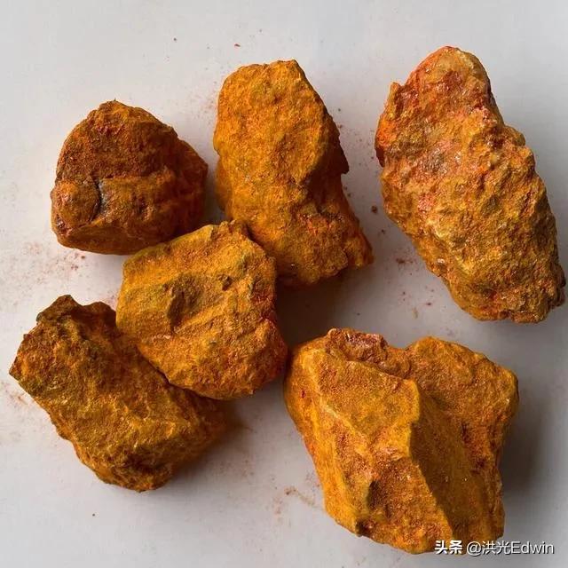 雄黄酒好还是雄黄驱蛇好:雄黄泡酒怎样驱蛇，效果怎么样？