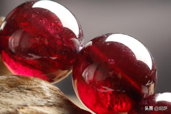 石榴石真假鉴别,怎样简单鉴别石榴石的真假和优劣？