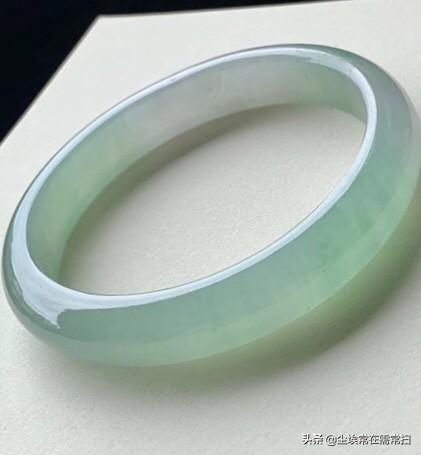 怎样才能买到好的玉手镯,买玉手镯在哪里买比较好，才能不买到假货？