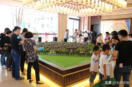 为何买房买西不买东,买房买中间栋好还是旁边好？