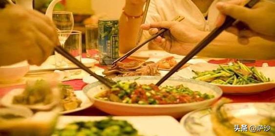古代有分餐制吗:影视剧里我国古代饮食采用分餐，啥时候开始不再分餐的？