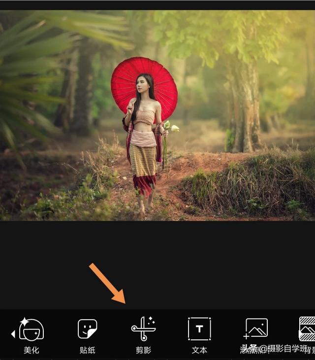 <a href=https://maguai.com/list/256-0-0.html target=_blank class=infotextkey>朋友圈</a>背景图<a href=https://maguai.com/list/44-0-0.html target=_blank class=infotextkey>动漫</a>:怎么用摄影修图软件，给人像照片换成卡通背景？