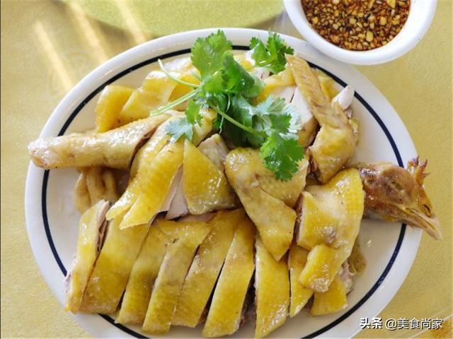 白切鸡怎么做最好吃，上海名菜白斩鸡是怎么做的小绍兴的白斩鸡有什么与众不同的地方