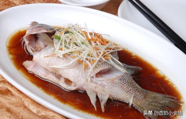 如何做清蒸鱼不会有腥味，没有一点腥味的清蒸鲈鱼是怎样做成的