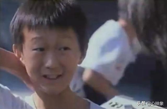 小学时学校组织大家看过哪些电影印象最深刻？